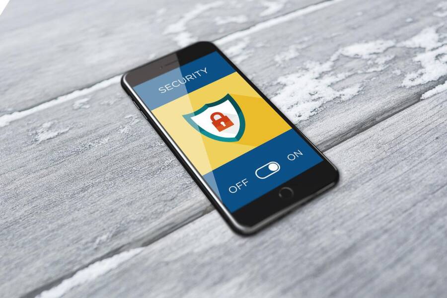 Gambling with privacy free tools VS. paid ones