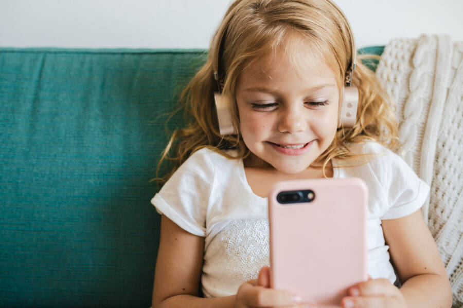 The Right Age for Kids to Get a Smartphone New Study Reveals Shocking Mental Health Risks