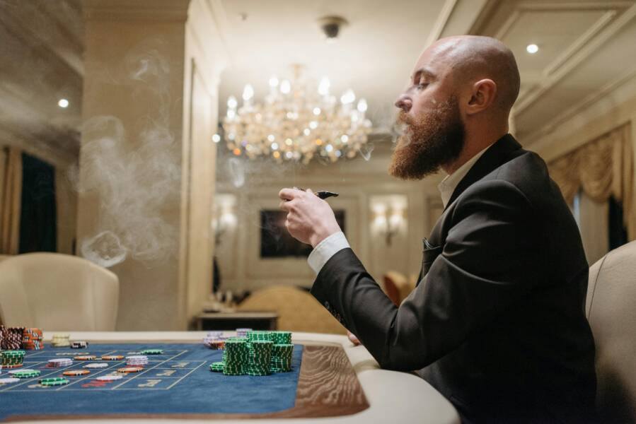 Who Thrives (or Flounders) in the World of Online Casinos